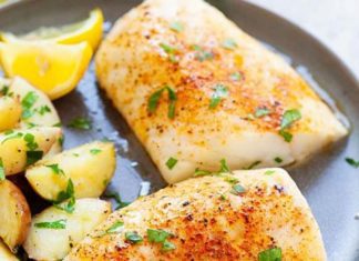 Baked cod with lemon, olive oil, salt and cayenne pepper Baked Cod