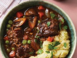 Beef And Mushroom Stew with Mashed Potatoes Beef & Mushroom Stew
