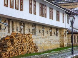 Firewood Near Me: How to Buy, Measure, and Find the Best Local Wood (2026) Firewood near me