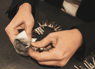 How To Clean Silver Jewelry: 7 Simple Products You Can Use At Home How To Clean Silver Jewelry