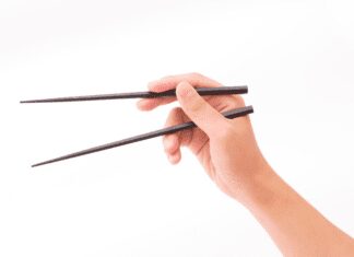 How to Use Chopsticks In 3 Easy Steps How to use chopsticks