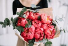 Thoughtful Gestures: How Sending Flowers Brightens the Day of Friends and Family Sending Flowers