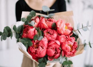 Thoughtful Gestures: How Sending Flowers Brightens the Day of Friends and Family Sending Flowers