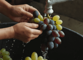 How to Wash Grapes: A Step-by-Step Guide to Enjoy Fresh and Clean Grapes How to Wash Grapes