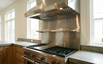1000 CFM Range Hoods and 1200 CFM Vent Hoods 2026: My Real-World DIY Reality Check A modern pro-style 1000 CFM stainless steel range hood installed over a large gas cooktop in a residential kitchen.