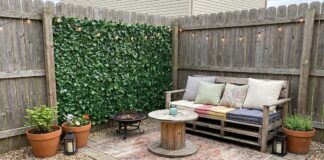 10 Cheap Backyard Privacy Ideas Under $100 (2026): Affordable & Stylish Solutions A budget-friendly backyard setup featuring a faux ivy privacy screen attached to an existing fence.